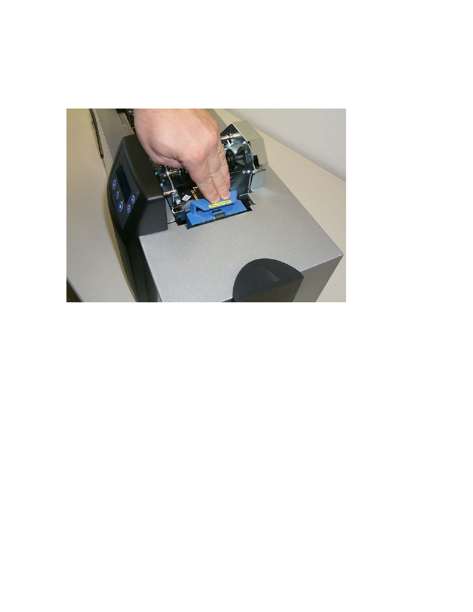 Inserting the card cleaning cartridge (cont.), Loading the, Overlaminate | FARGO electronic HDP600-LC CR100 User Manual | Page 59 / 432