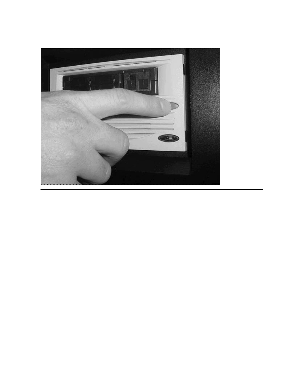 Preserving cartridges, Figure 4-5, Unloading a tape cartridge | HP NonStop G-Series User Manual | Page 41 / 91