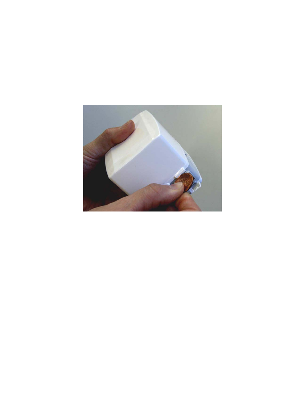 Removing the battery case, Launching the radiosonde, Attaching the unwinder | Figure 19 | Vaisala RS92-D User Manual | Page 30 / 46