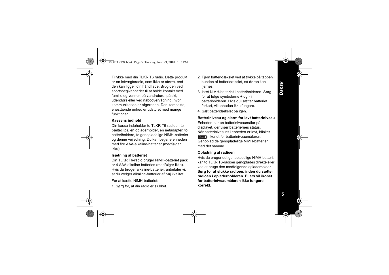 Kassens indhold, Isætning af batteriet, Batteriniveau og alarm for lavt batteriniveau | Opladning af radioen | Motorola walkie talkie User Manual | Page 187 / 256