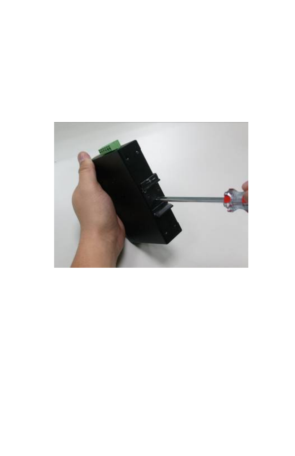 Mounting to a wall | Interlogix MC251-4P/1CXT User Manual | Page 21 / 28
